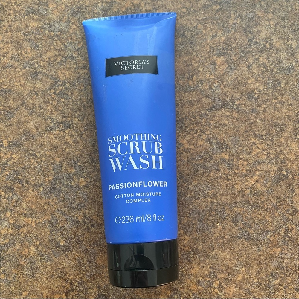 Victoria’s Secret Smoothing Scrub Wash Passionflower